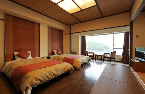 Shodoshima Hotel | Experience Bay Resort Hotel Shodoshima with Pool & Spa