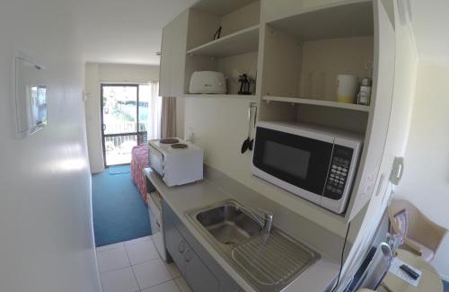 Paihia Hotel | Cozy Bay Sands Seafront Studios with Private Beach Access