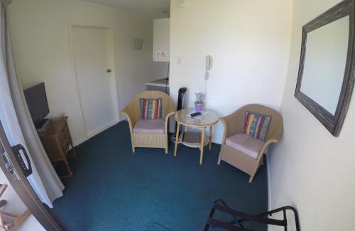 Paihia Hotel | Cozy Bay Sands Seafront Studios with Private Beach Access