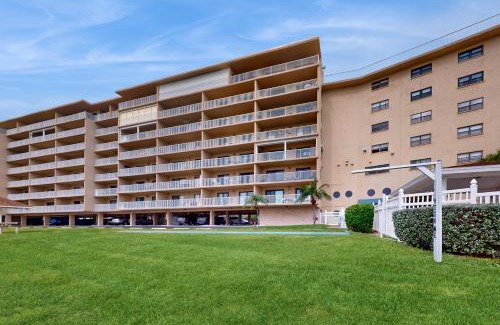 Indian Shores Apartment | Discover Bay Shores 417: Family-Friendly with Pool & Hot Tub