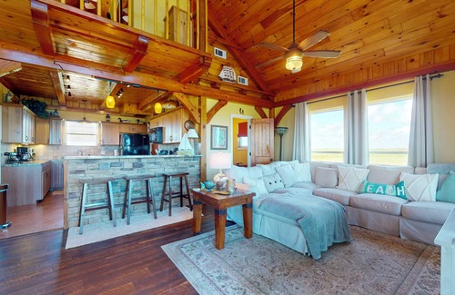 Gilchrist House | Bay Side Birdhouse: 2 BR, 2 BA in Gilchrist, Sleeps 4