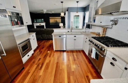 A-Zone House | Inviting Bay Side House Steps from the Beach & Ocean Views