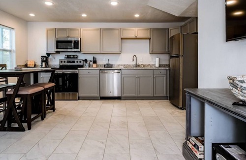 Smith's Memento Apartment | BAY SUITE- 5 MIN WALK TO BEACH