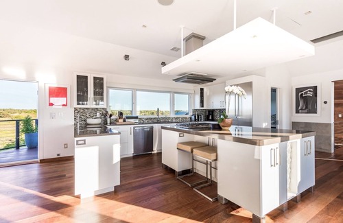 Napeague House | Oceanfront Bay Sunset Tranquility with Pool and Spa