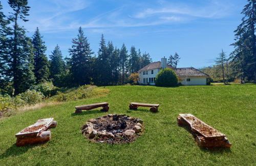 Oak Harbor House | Discover Bay to Baker: Family-Friendly Getaway Rated 9/10