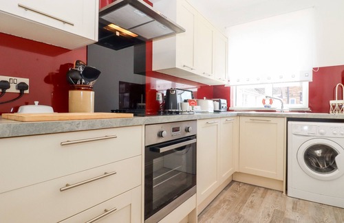 St Margaret's at Cliffe Cottage | Relax at BAY TOR with Garden Views in St Margaret's