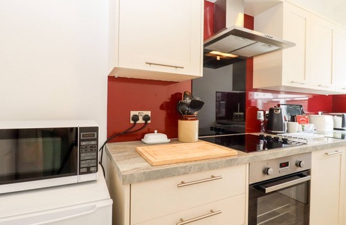 St Margaret's at Cliffe Cottage | Relax at BAY TOR with Garden Views in St Margaret's