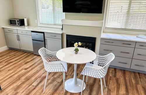 Traverse City Apartment | Bay Town Suite: Oceanfront Bliss with Top Guest Rating