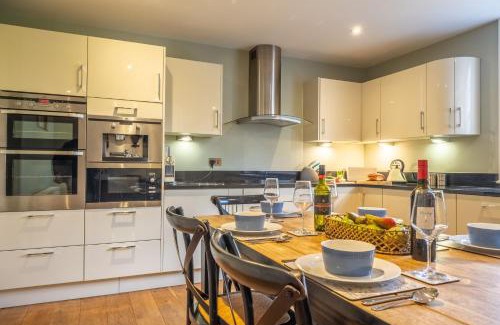 Little Walsingham House | Relax at Bay Tree Cottage: Pet and Child Friendly Stay
