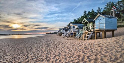 Little Walsingham House | Relax at Bay Tree Cottage: Pet and Child Friendly Stay