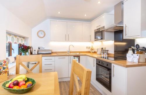 Droitwich House | Pet-Friendly Bay Tree Cottage - Guest Rated 9.7/10