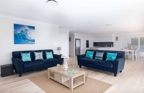 Vincentia House | Bay View 6: New Home with Breathtaking Views & Pool