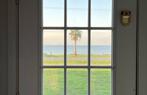Long Mott Cottage | Bay View Bungalow: Guest Rated 9.8 with Ocean Views
