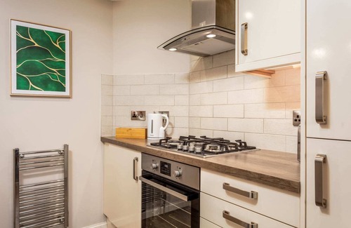 Ayr Apartment | Bay View - Donnini Apartments: Family & Pet Friendly Retreat
