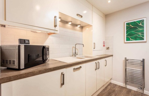 Ayr Apartment | Bay View - Donnini Apartments: Family & Pet Friendly Retreat