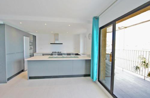 Aduanas Apartment | Bay View: 4-Star Hotel with Oceanfront and Pet-Friendly Options