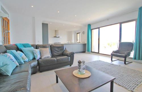 Aduanas Apartment | Bay View: 4-Star Hotel with Oceanfront and Pet-Friendly Options