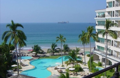 Ixtapa Condo | Bay View Grand: Beachfront Condo with Amazing Amenities