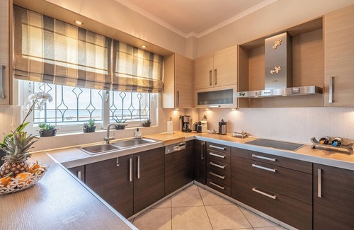 Petalidi Apartment | Bay View House with Breathtaking Ocean Views & Pool