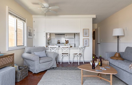 Central Mission Beach Apartment | Oceanfront Bay View II: Guest Rated 9.8, Family Friendly Stay