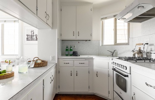 Central Mission Beach Apartment | Oceanfront Bay View II: Guest Rated 9.8, Family Friendly Stay