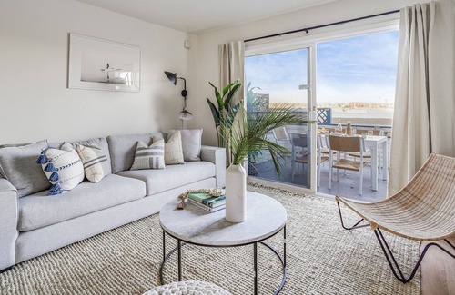 Central Mission Beach Apartment | Bay View IV by Avantstay Stylish Mission Beach Home on the Sand!