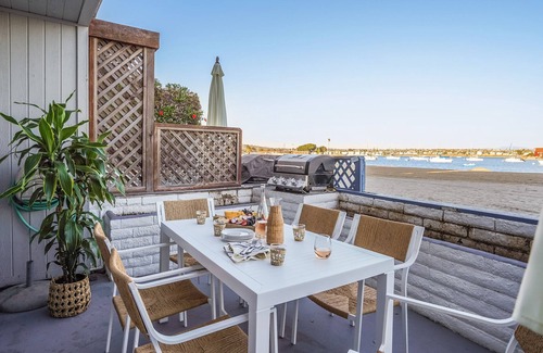 Central Mission Beach Apartment | Bay View IV by Avantstay Stylish Mission Beach Home on the Sand!