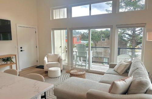 Lincoln City Apartment | Bay View Loft