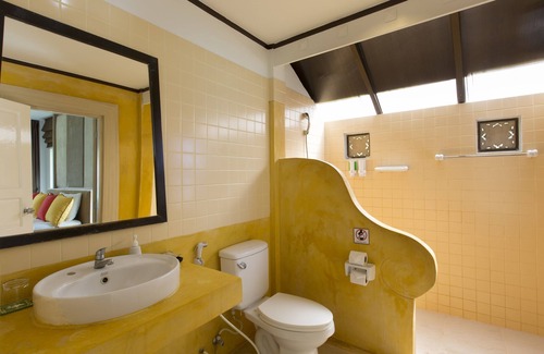 Ko Phi Phi Resort | Inviting Bay View Resort with Pool and Family Amenities