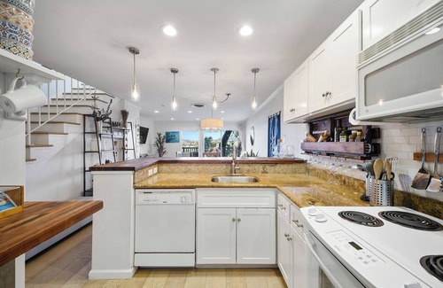 Marin City House | BAY VIEW RETREAT NEAR DOWNTOWN SAUSALITO