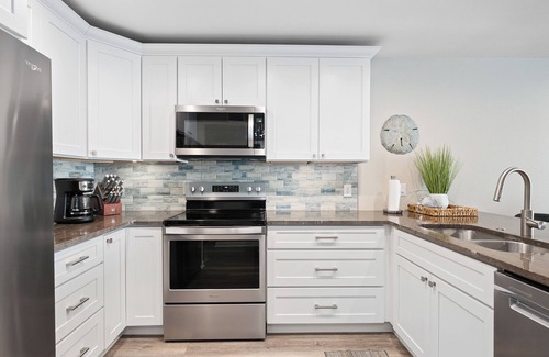 Key Allegro Condo | Bay View Serenity~ Beautiful Waterfront Condo on Little Bay