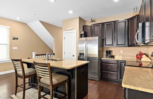 West Ocean City House | Elegant Bay View Town Home with Pool and Pet-Friendly Perks