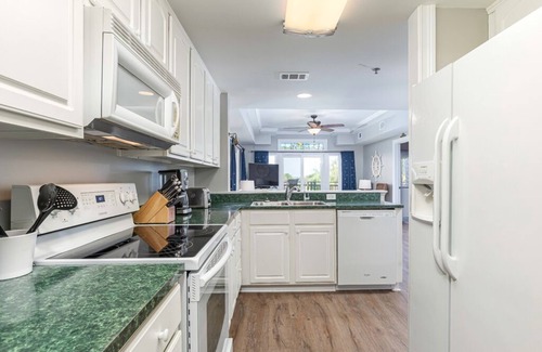 Tybee Island Condo | Bay View Villas: Oceanfront Retreat with Pool & Breakfast