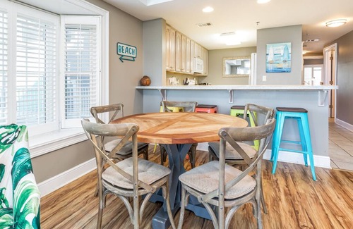 Tybee Island Condo | Bay View Villas: Oceanfront Retreat with Pool & Breakfast