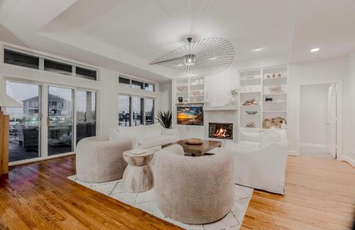 Jamaica Beach House | Bay Views Family & Pet Friendly Steps to Beach
