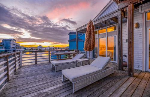 Jamaica Beach House | Bay Views Family & Pet Friendly Steps to Beach