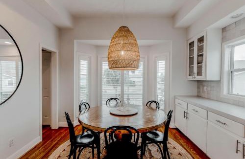 Jamaica Beach House | Bay Views Family & Pet Friendly Steps to Beach