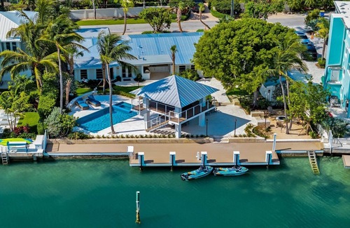 Toll Gate Shores House | Bay Views, Spa, Pool, Tiki Hut, The Perfect Islamorada Getaway!