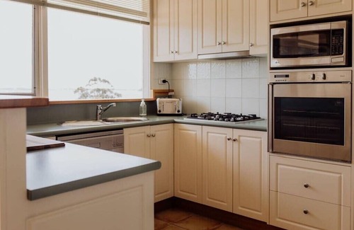St Helens House | Bay Views with Swimming Pool