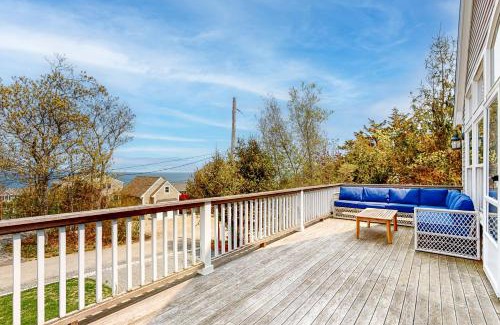 Sagamore Beach House | Family-Friendly Bay Vista with Pet Amenities Await You