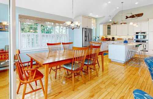 Sagamore Beach House | Family-Friendly Bay Vista with Pet Amenities Await You