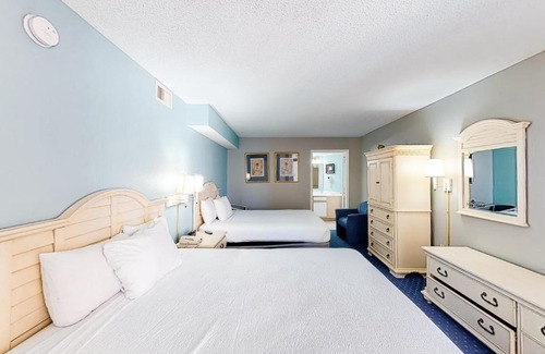 Crescent Beach Hotel | Bay Watch 1532: Oceanfront Bliss with Private Pool
