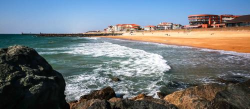Capbreton Hotel | Discover Baya Hotel: Oceanfront Oasis with Spa & Dining