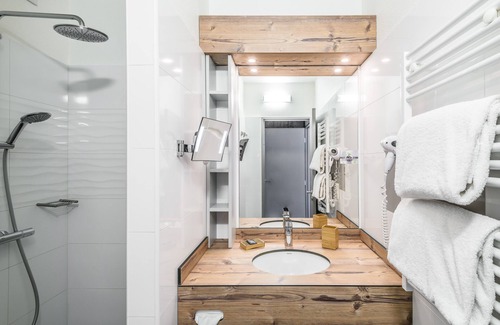 Capbreton Hotel | Experience Baya Hotel: Guest Rated 9/10 with Spa & Dining
