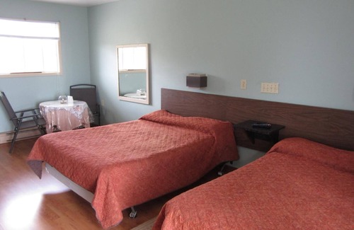 Pocologan Hotel | Welcoming Baybreeze Restaurant and Motel with Pool Access