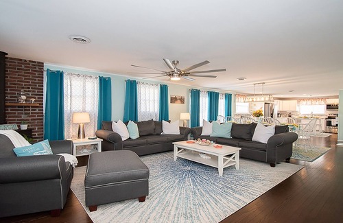 Villas House | Perfect BayDreamer: Poolside Retreat, Pet-Friendly Escape