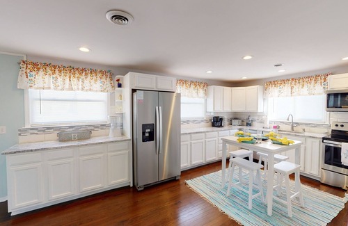 Villas House | Perfect BayDreamer: Poolside Retreat, Pet-Friendly Escape