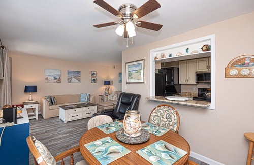 Cedar Neck Condo | Modern Bayfront Condo with Pool and Ocean Views for Families