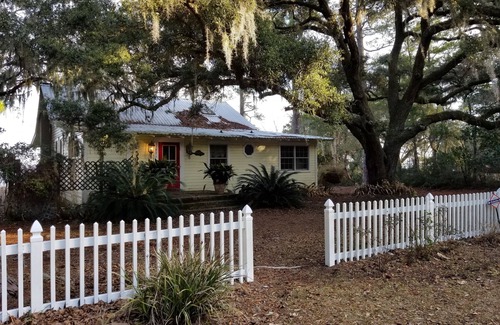 Gasque Cottage | Bayfront Cottage: Private Pier, Screen Porch & Wildlife Views