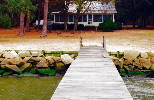 Gasque Cottage | Bayfront Cottage: Private Pier, Screen Porch & Wildlife Views